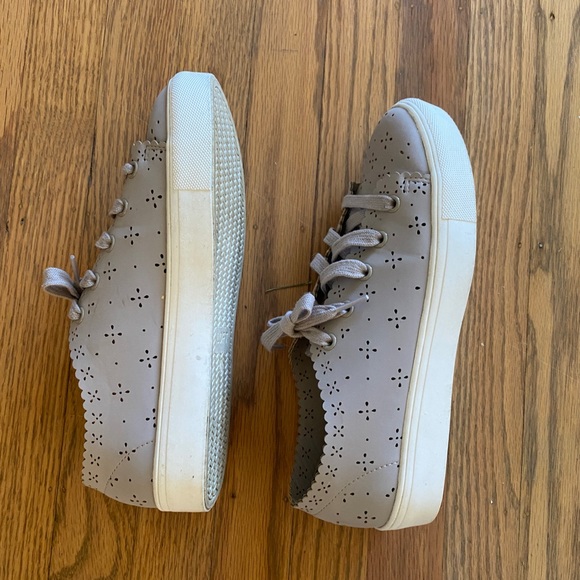 LOFT mauve leather-like sneakers with scalloped edge and cute cutouts. - Picture 6 of 8